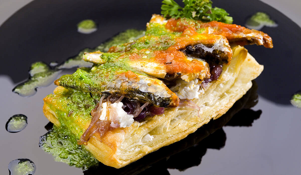 Tostas De Guacamole Al Pimiento Verde Con Sardinillas